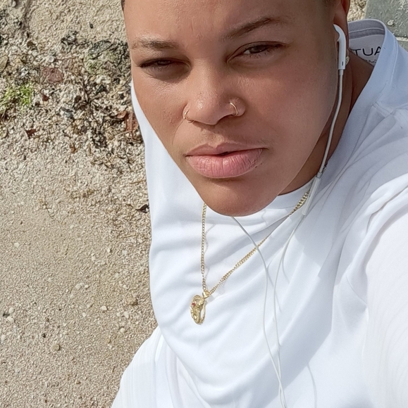 Meet your Posher, Dani🌻 - Picture 7 of 10